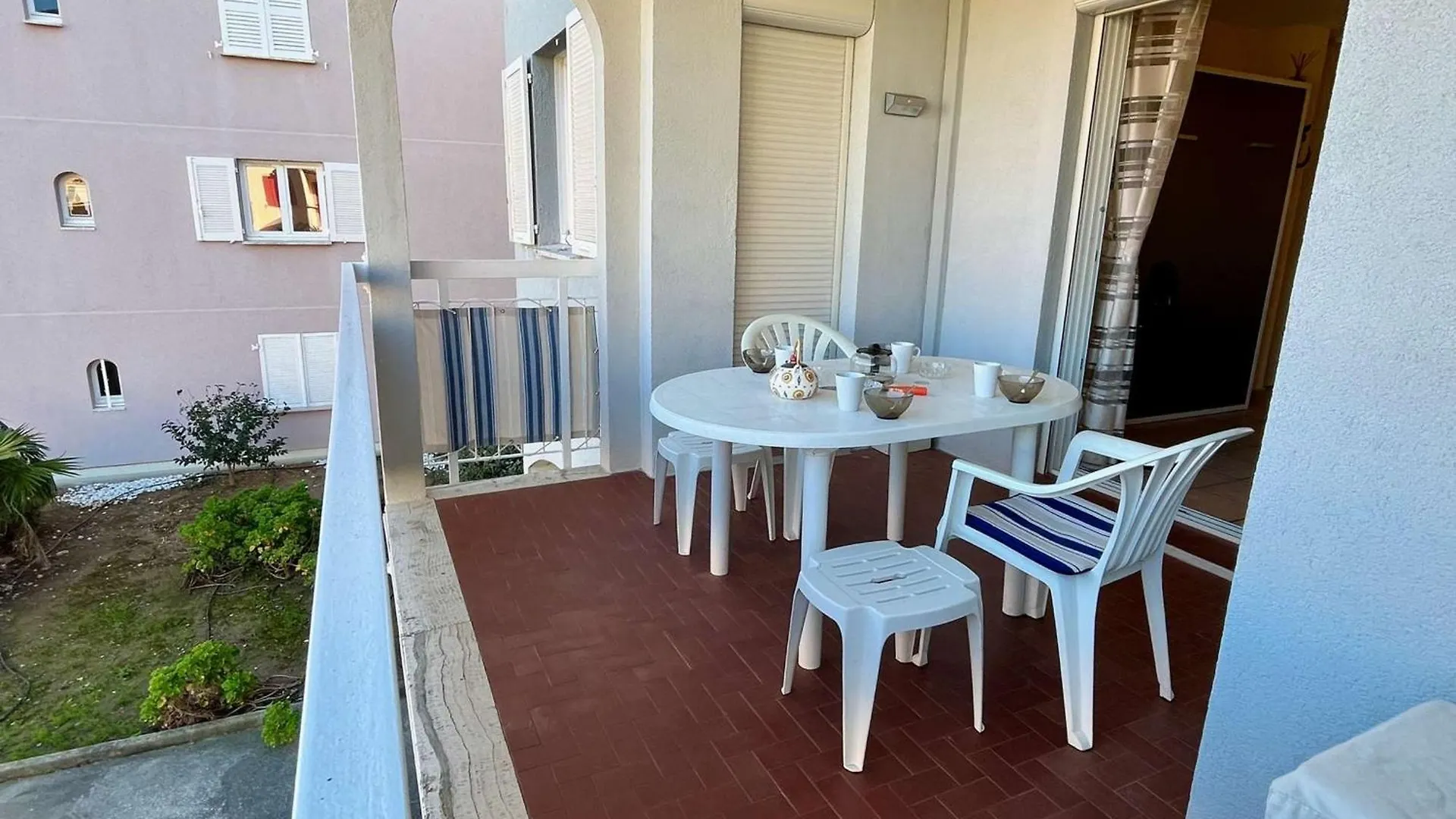 Appartement Climatise Proche Plage Et Commerces - 2 Pieces, 4 Pers, Parking Prive, Animaux Acceptes - Fr-1-226B-177 滨海卡瓦莱尔 公寓